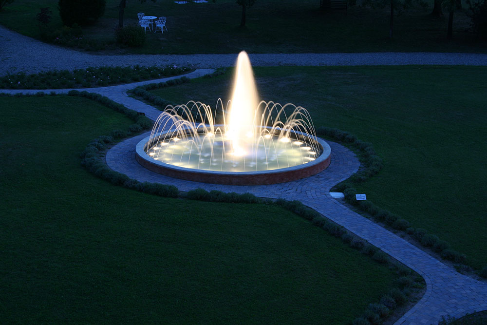 012 La Fontana Notturna